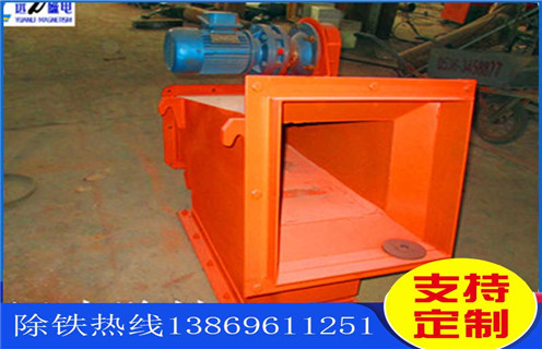 海南超強(qiáng)磁液體管道除鐵器_海南超強(qiáng)磁液體管道除鐵器批發(fā)價(jià)格_使用說明書原理型號，強(qiáng)磁除鐵器中的核心部件永磁體是以釹鐵硼稀土材料加工而的，很多人好奇那么除鐵器中的永磁體的磁性到底能維持多久呢?若是照正常的存儲條件的話，永磁鐵10年時間損失的磁場強(qiáng)度也不應(yīng)該超出1%。不過實(shí)際使用中，卻是有如下情況會大大加速強(qiáng)磁除鐵器磁力的衰減速度：  一、海南超強(qiáng)磁液體管道除鐵器_海南超強(qiáng)磁液體管道除鐵器批發(fā)價(jià)格_使用說明書原理型號  1、 過高的溫度：強(qiáng)磁除鐵器所處的周圍環(huán)境溫度如果高于釹鐵硼材料的穩(wěn)定溫度范圍就會加速其失磁，熱量會顯著降低永磁體的磁性。標(biāo)準(zhǔn)的釹鐵硼稀土材料的最高穩(wěn)定溫度為80℃。耐高溫永磁體一般在140℃。而鋁鎳鈷永磁體的最高使用溫度能都達(dá)到540℃，釤鈷永磁體及鐵氧體差不多是300℃。  3、 物理損傷：強(qiáng)磁除鐵器所用永磁材料的物料特性決定了，其整體是較為脆弱的，若是受到外力的撞擊很容易出現(xiàn)斷裂。受到外力損傷破損之后的釹鐵硼永磁體，磁性將會下降。  3、 焊接工藝：強(qiáng)磁除鐵器制造或安裝時永磁體周圍的焊接操作也會導(dǎo)致其磁性能下降，這一般是因?yàn)楹附舆^程中產(chǎn)生的熱量或電流所導(dǎo)致的。  4、 有液體侵蝕：若是強(qiáng)磁除鐵器的外殼受損，潮濕的空氣就有可能進(jìn)入設(shè)備內(nèi)，跟永磁鐵的鍍層相接觸，久而久之就會讓磁性材料產(chǎn)生氧化，進(jìn)而造成其磁性能的衰減。